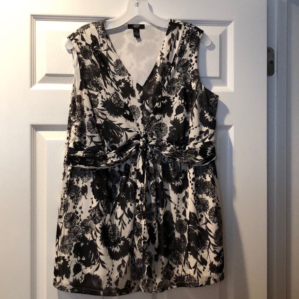 Short sleeve top
